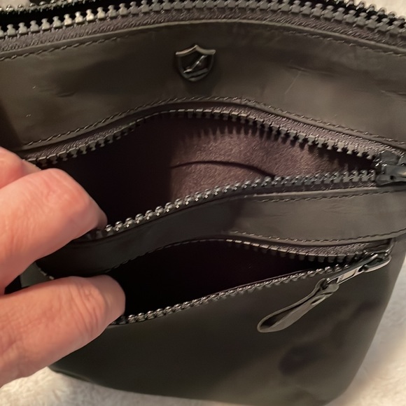 Cochoa leather crossbody bag in black NWT - Picture 8 of 12